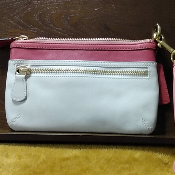 Coach - Picture 3 of 8